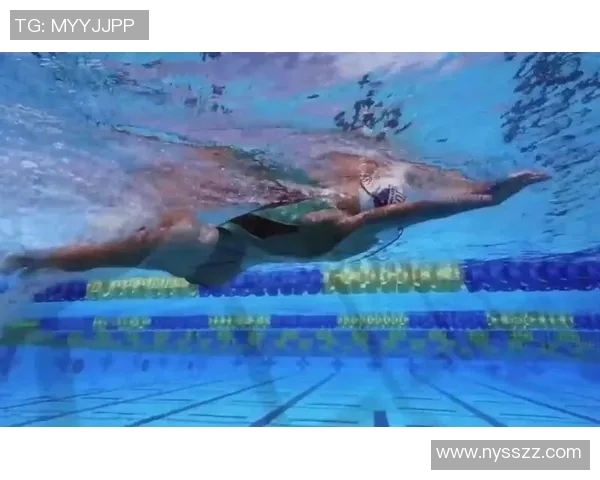 仰泳基本技巧解析与训练方法提高游泳表现的关键要素